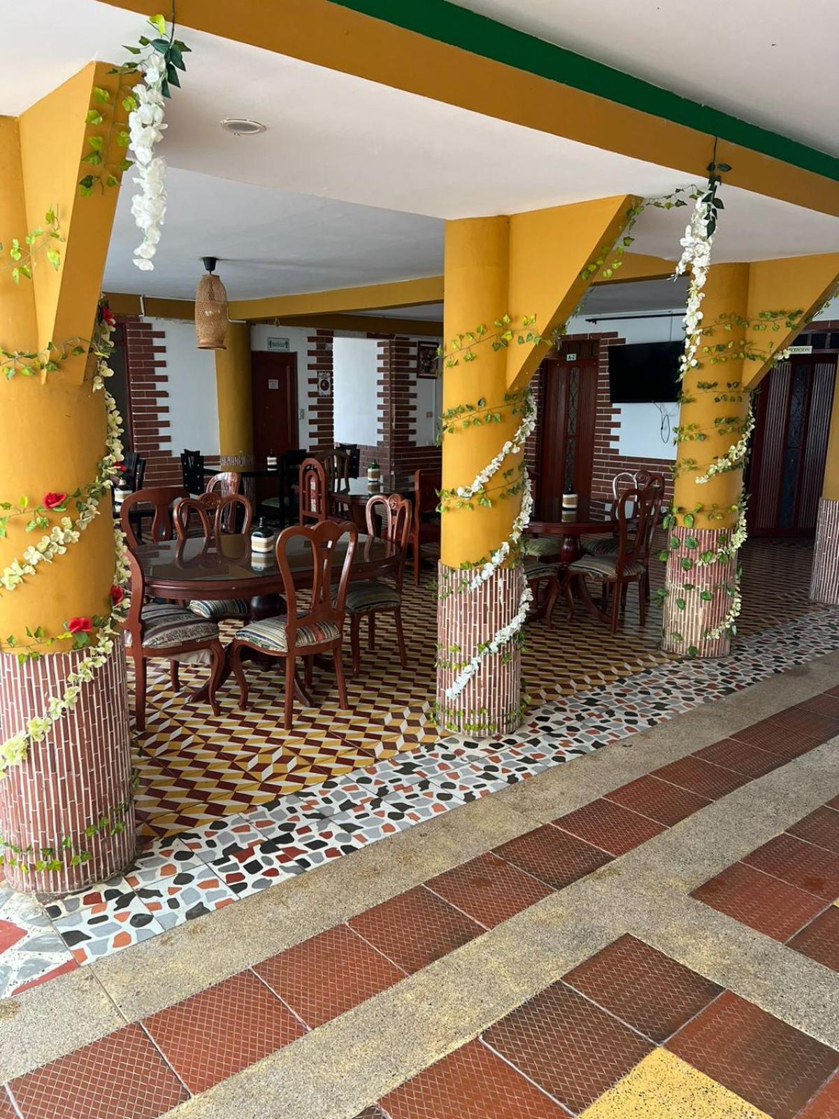 Eco Hotel La Selecta Pereira Exteriör bild